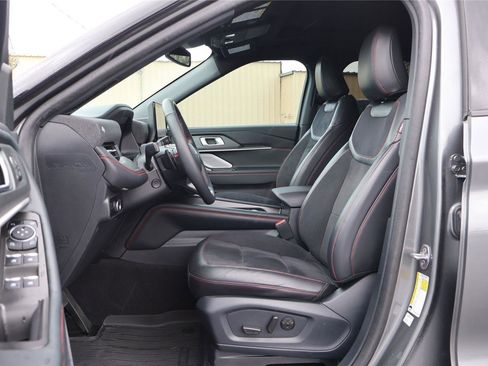 Certified 2025 Ford Explorer ST AWD/4WD image 11