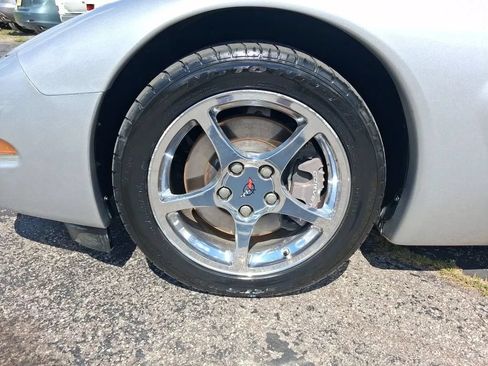 Used 2001 Chevrolet Corvette Coupe w/ Preferred Equipment Group2 RWD image 20