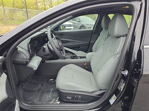 New 2025 Hyundai Elantra Limited image 11
