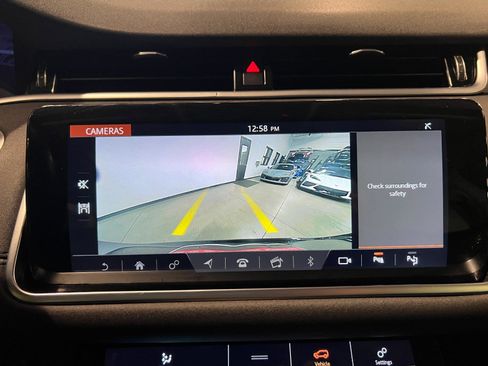 Used 2020 Land Rover Range Rover Evoque SE image 18