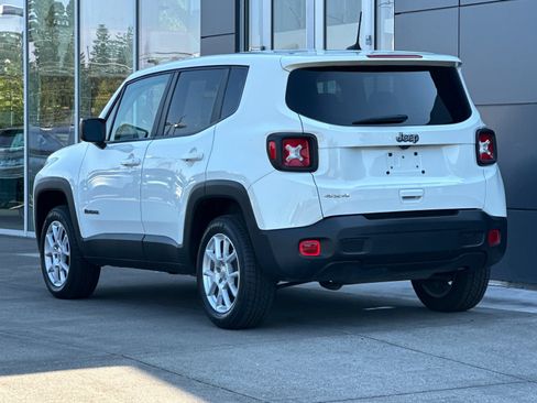 Used 2023 Jeep Renegade Latitude AWD/4WD image 5