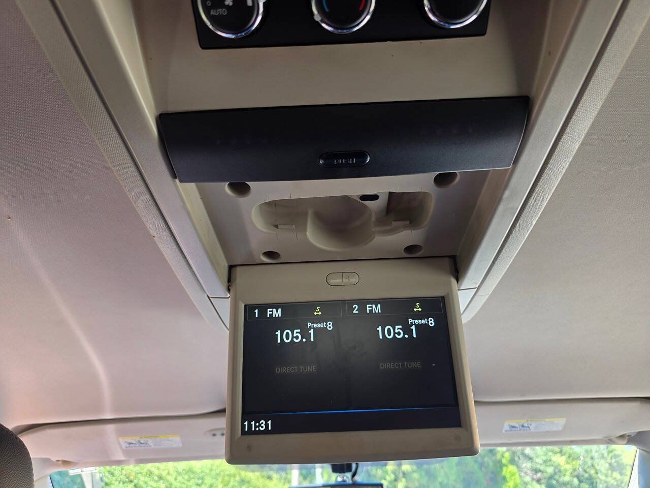 Used 2015 Chrysler Town & Country Touring-L w/ Driver Convenience Group FWD image 30