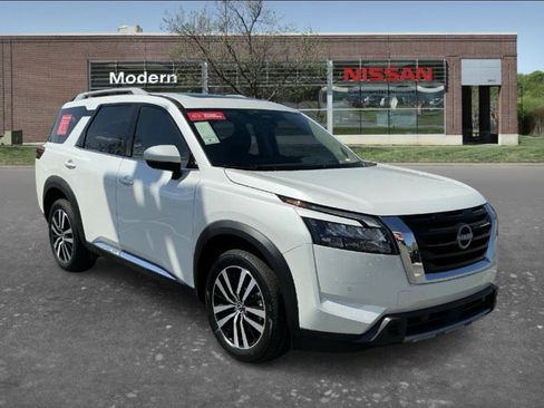Certified 2025 Nissan Pathfinder Platinum image 5