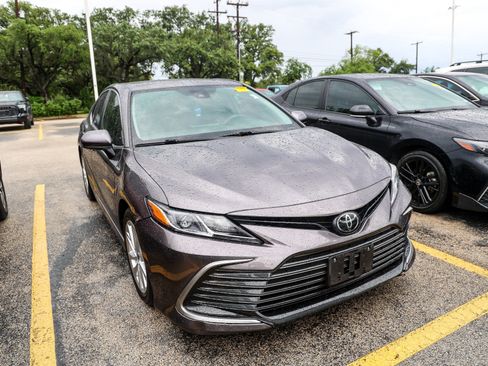 Used 2023 Toyota Camry LE FWD image 4