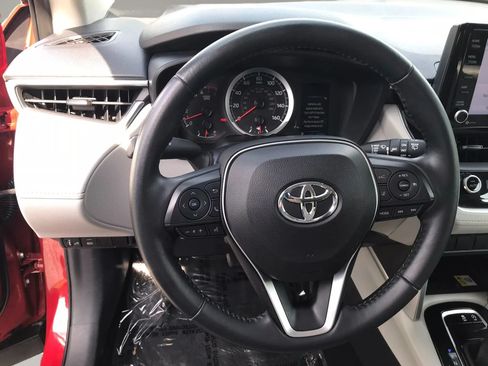 Used 2022 Toyota Corolla Cross LE w/ Moonroof Package AWD/4WD image 17