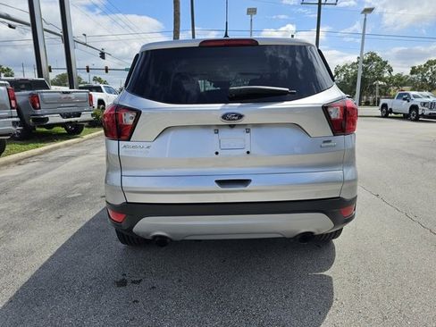 Used 2019 Ford Escape SE image 4