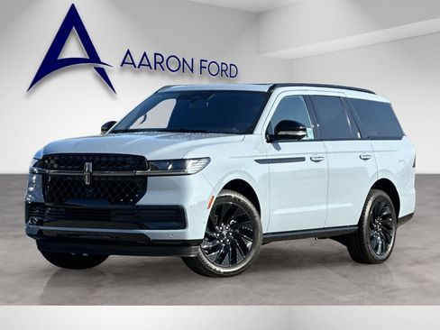 Used 2025 Lincoln Navigator Reserve w/ Jet Appearance Package AWD/4WD image 2