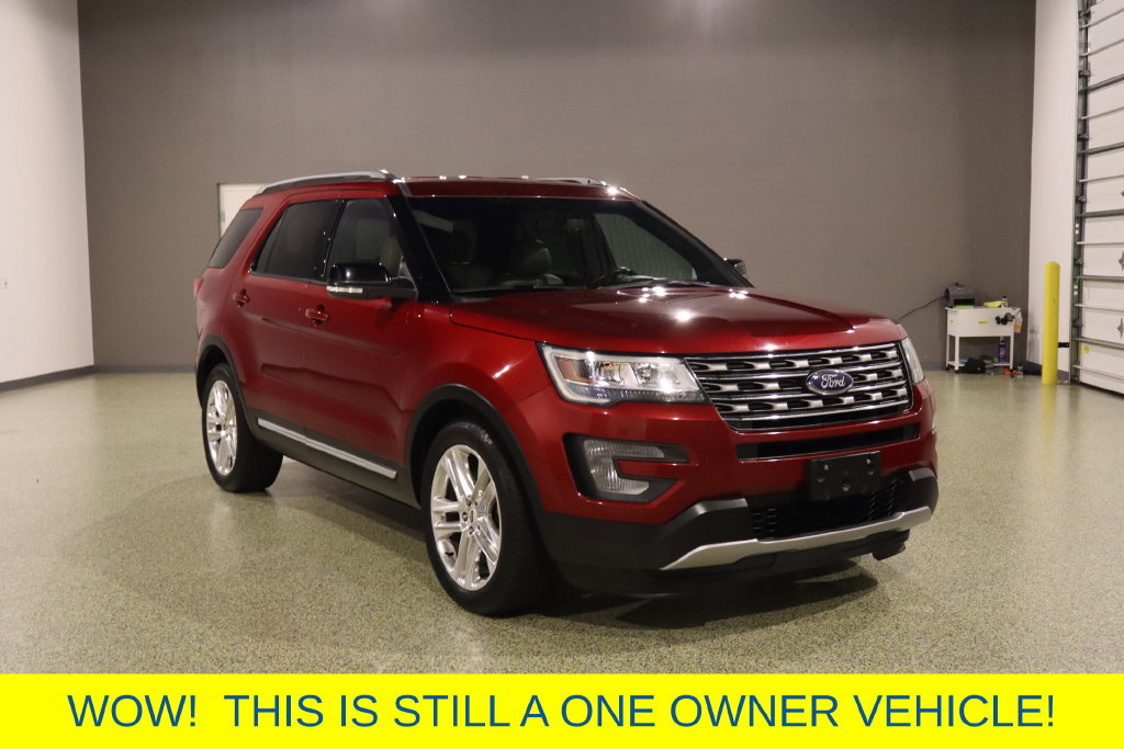 Used 2017 Ford Explorer XLT w/ Equipment Group 202A FWD image 3