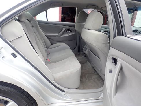 Used 2010 Toyota Camry LE image 25