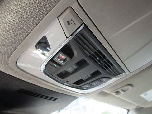 Certified 2025 Acura MDX SH-AWD w/ Technology Package image 25