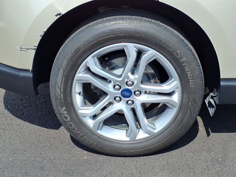 Used 2018 Ford Edge Titanium w/ Equipment Group 301A AWD/4WD image 7