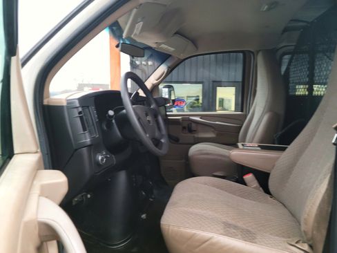 Used 2011 Chevrolet Express 2500 image 12