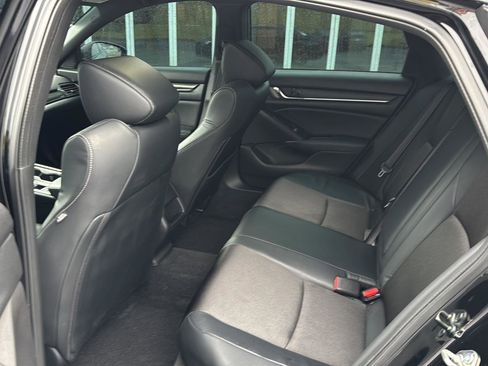 Used 2018 Honda Accord Sport image 9