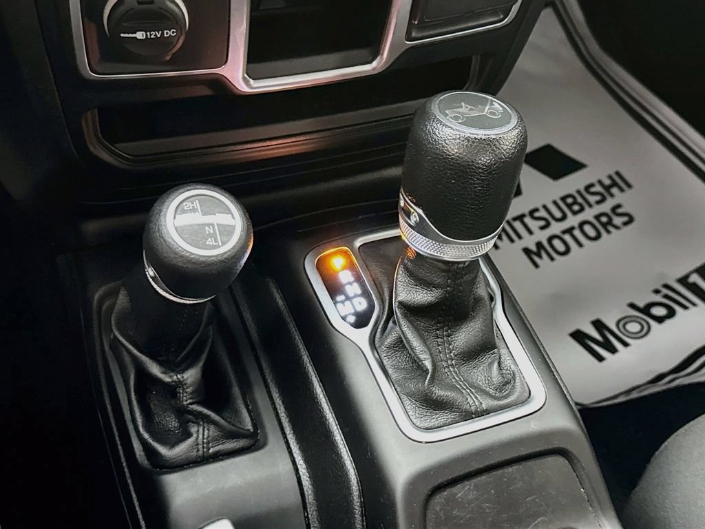 Used 2018 Jeep Wrangler Unlimited Sport AWD/4WD image 17