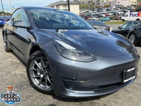 Used 2023 Tesla Model 3 Standard Range image 1