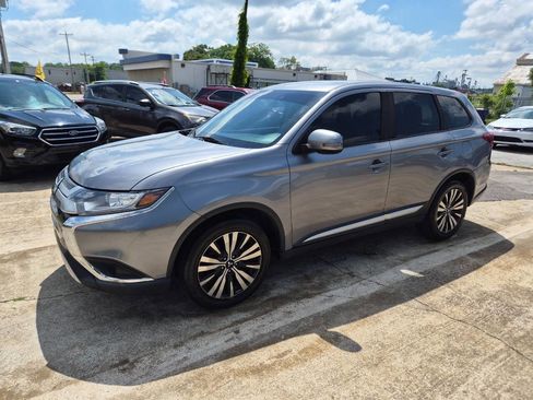 Used 2019 Mitsubishi Outlander SEL FWD image 2