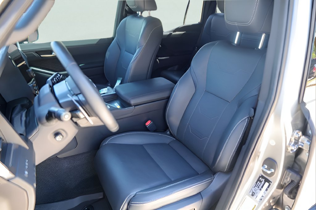 Used 2025 Lexus GX 550 w/ Accessory Package (2T) AWD/4WD image 7