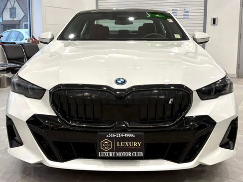 Used 2025 BMW i5 xDrive40 w/ M Sport Package image 3