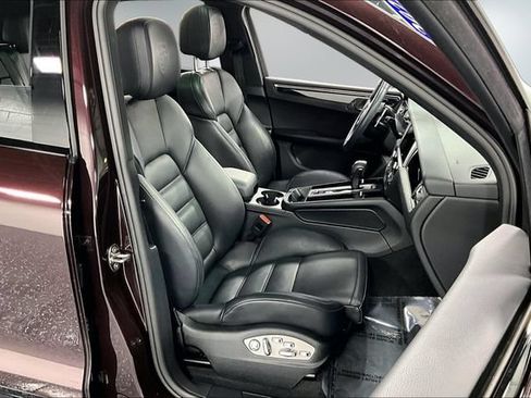 Used 2023 Porsche Macan Turbo AWD/4WD image 27
