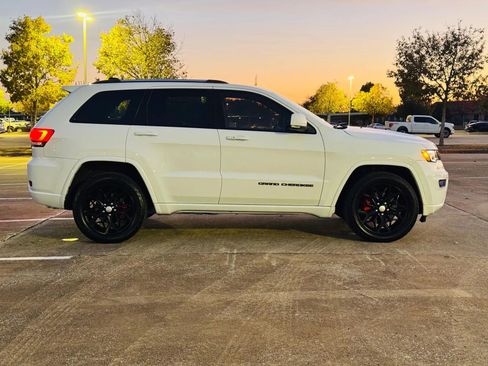 Used 2018 Jeep Grand Cherokee Limited image 8