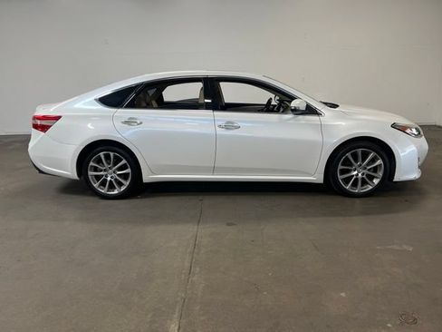 Used 2015 Toyota Avalon XLE Touring FWD image 2
