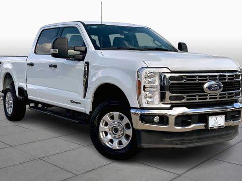 Used 2024 Ford F250 XLT w/ FX4 Off-Road Package image 3