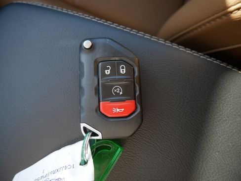 Used 2023 Jeep Wrangler Rubicon w/ Safety Group image 35