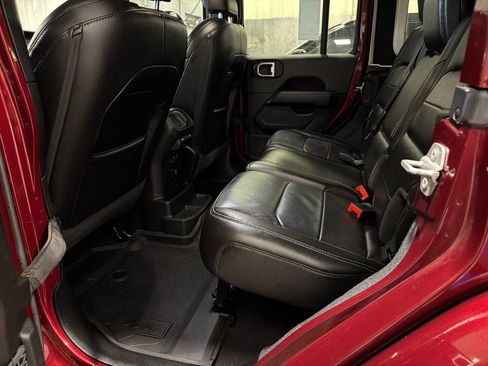 Used 2022 Jeep Wrangler Unlimited Sahara w/ Cold Weather Group AWD/4WD image 18