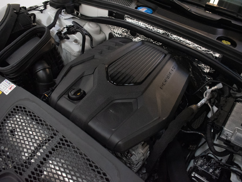 Certified 2023 Porsche Macan AWD/4WD image 18