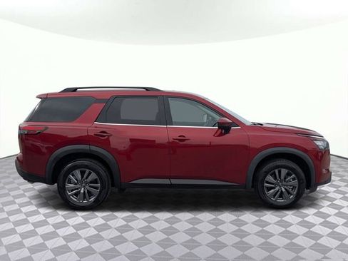 Used 2025 Nissan Pathfinder SV image 2