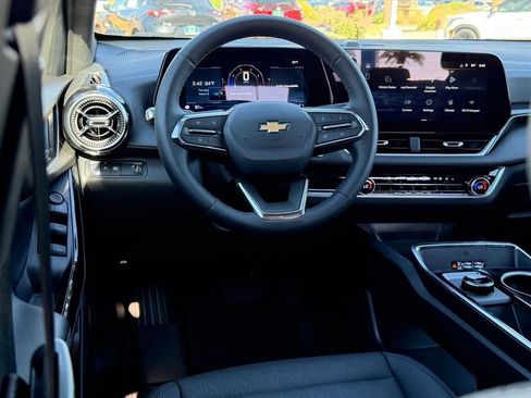 New 2026 Chevrolet Equinox LT w/ Convenience Package II FWD image 7