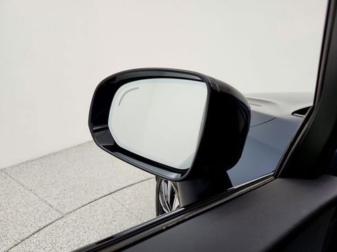 Certified 2025 Volvo XC60 B5 Plus w/ Climate Package AWD/4WD image 23