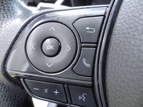 Used 2025 Toyota Corolla LE FWD image 17