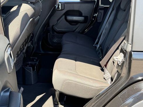 Used 2018 Jeep Wrangler Unlimited Rubicon image 20