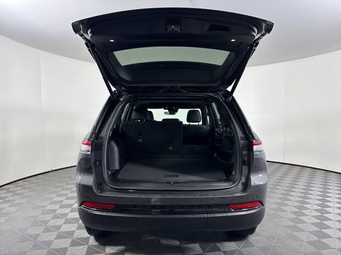 New 2025 Jeep Grand Cherokee Altitude image 7
