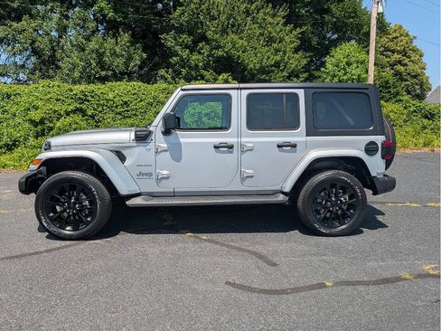 Used 2023 Jeep Wrangler Unlimited Sahara w/ Cold Weather Group AWD/4WD image 10