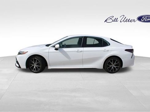 Used 2024 Toyota Camry SE w/ Convenience Package image 7