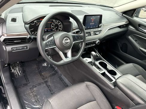 Used 2024 Nissan Altima 2.5 SV FWD image 10