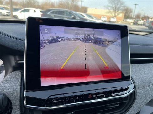 Used 2022 Jeep Compass Latitude image 21