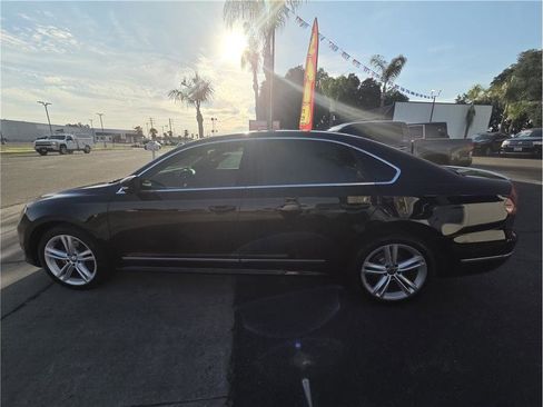 Used 2015 Volkswagen Passat TDI SEL Premium FWD image 8