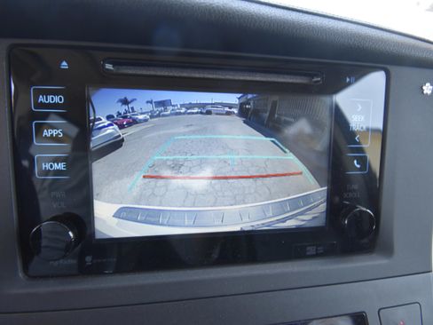 Used 2015 Toyota Sienna SE Premium FWD image 18