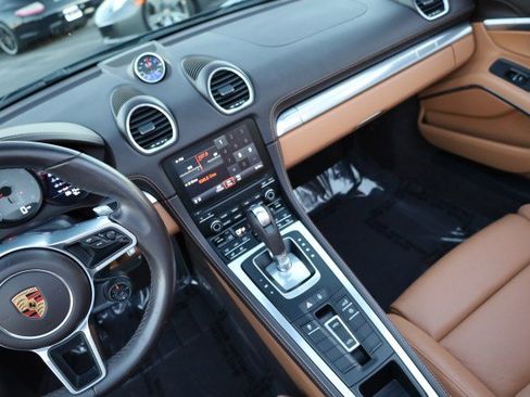 Used 2018 Porsche 718 Boxster S image 32