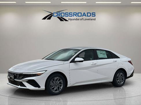 Used 2025 Hyundai Elantra Blue image 1