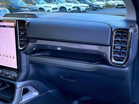 Used 2025 Ford Ranger Lariat w/ Chrome Accent Package image 17