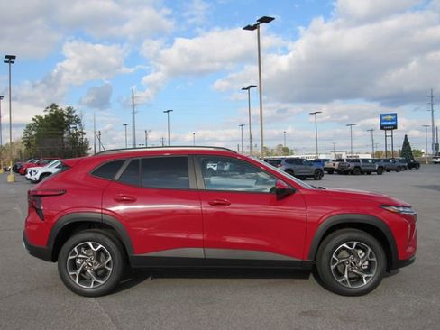 New 2026 Chevrolet Trax LT image 3