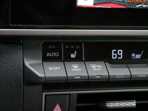 Used 2025 Toyota Camry XLE image 30