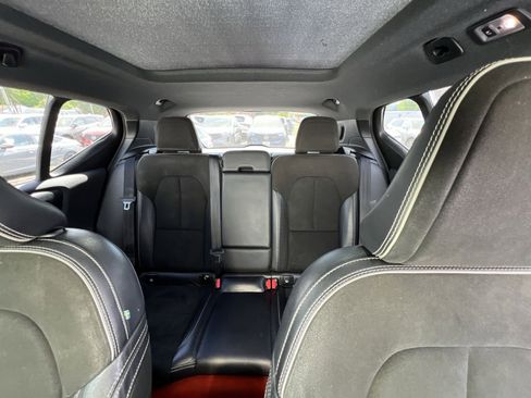 Used 2020 Volvo XC40 T4 R-Design w/ Protection Package Premier image 4