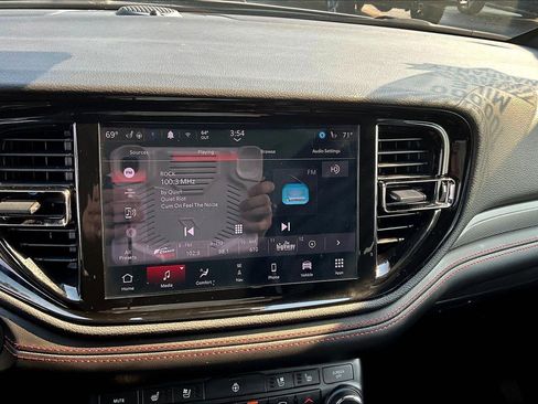 Used 2025 Dodge Durango GT image 21