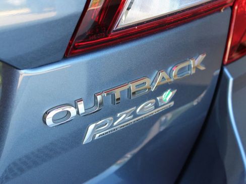 Used 2017 Subaru Outback 2.5i Limited AWD/4WD image 36