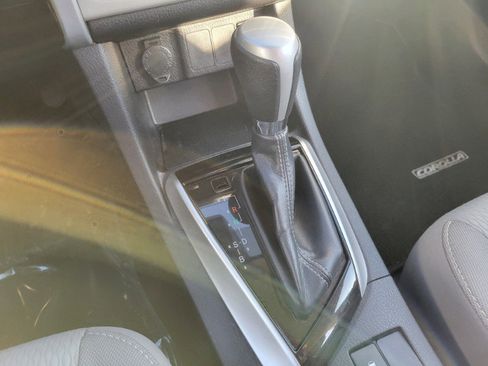 Used 2018 Toyota Corolla LE image 29